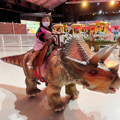 Un buon prezzo. Giostra di dinosauro Triceratopo animatronico con dinosauro elettrico da passeggio per bambini, carico 150 kg in linea